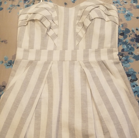 BCBG Grey & White stripped mini dress Size 12 - Picture 3 of 3